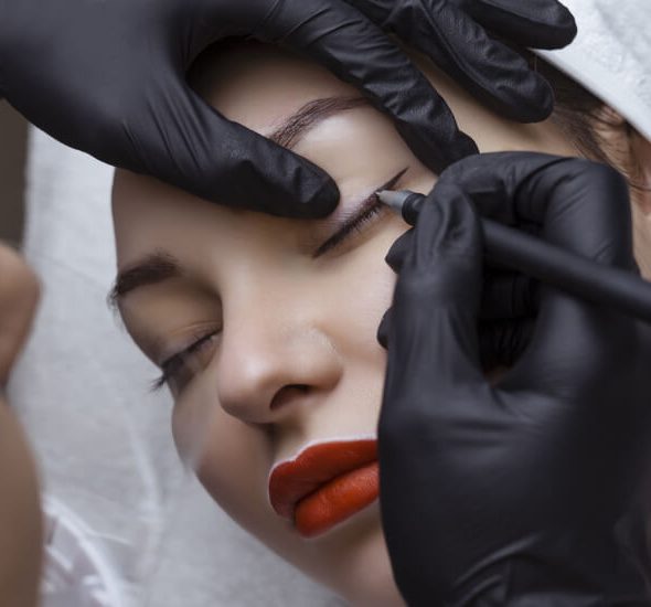 Мастер татуажа или мастер перманентного макияжа: 10 особенностей профессии